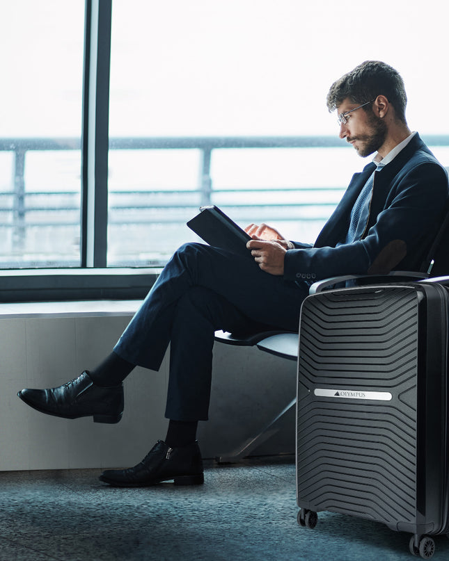 Olympus  Astra 20in Hard Shell Suitcase - Obsidian Black